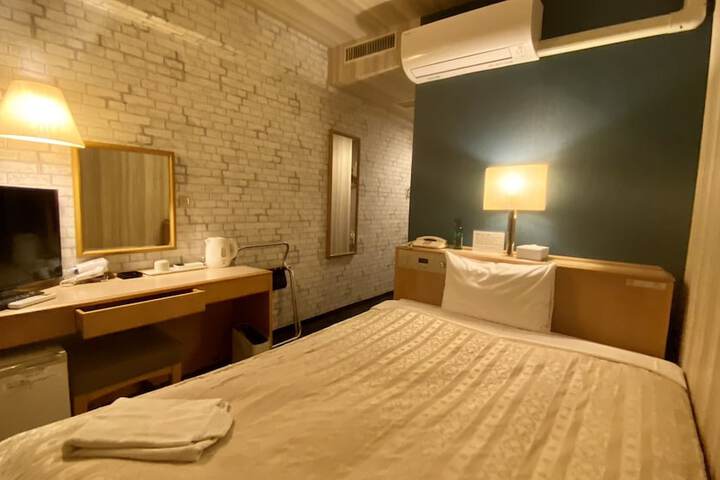 Room 5 of 33
