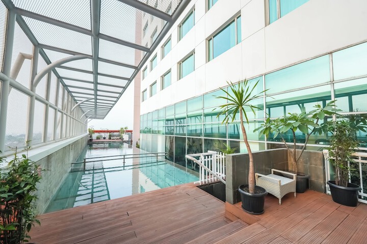 Hotel with Pool