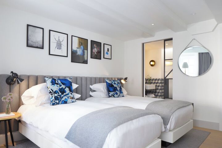 Room 42 of 121