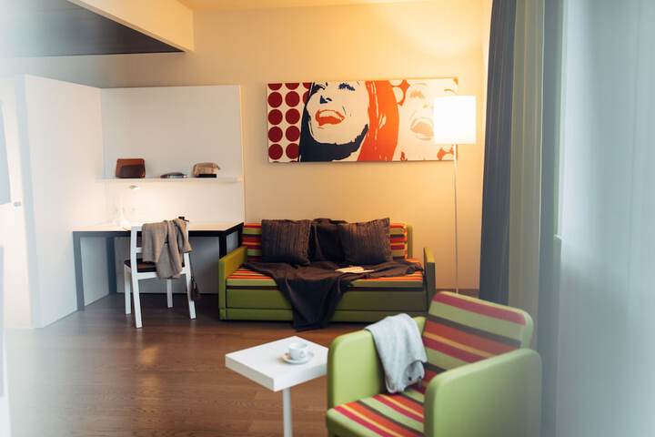 Room 52 of 109