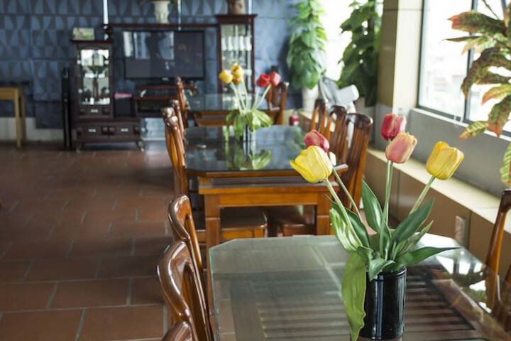 Dining 45 of 60