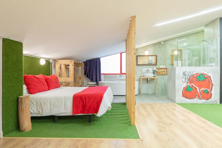 Room 28 of 103