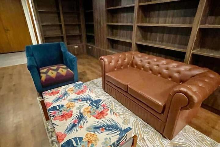 Room 8 of 20