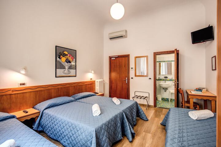 Room 10 of 21