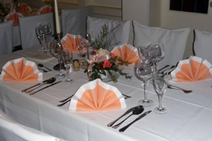 Dining 8 of 16