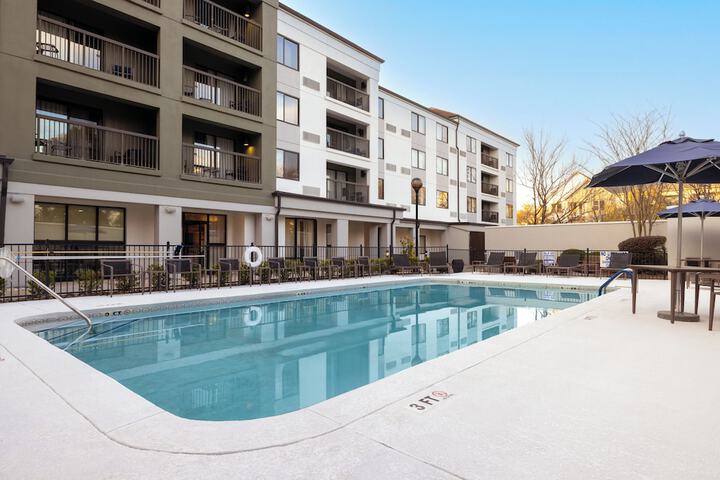 Hotel Pool
