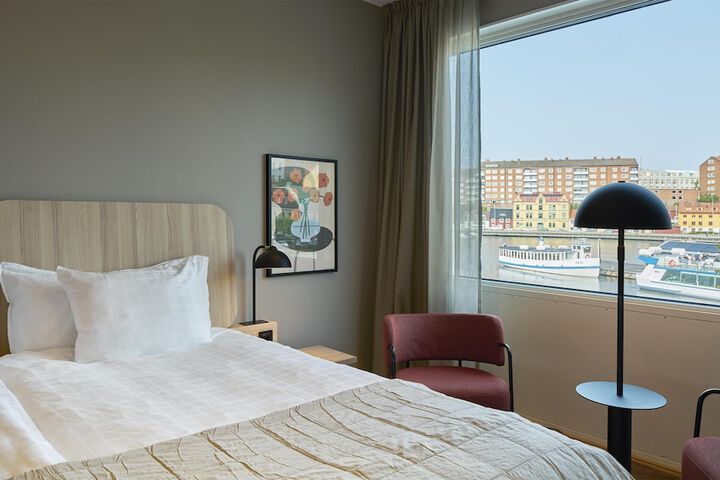 Room 13 of 44