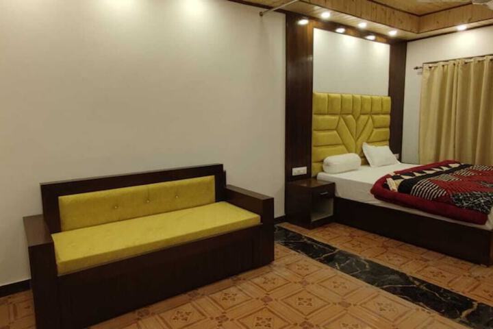 Room 6 of 98