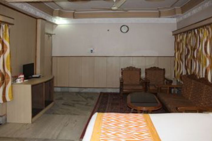 Room 9 of 28