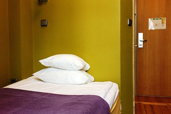 Room 12 of 66