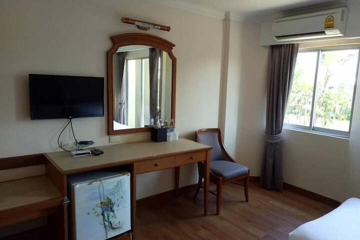 Room 9 of 14