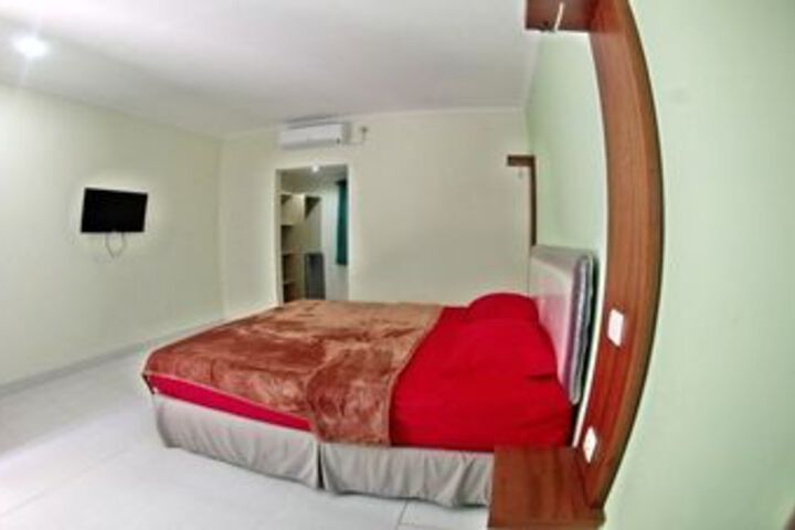 Room 8 of 15