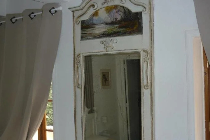 Room 7 of 13