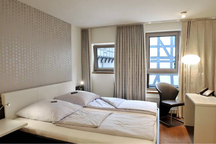 Room 5 of 67