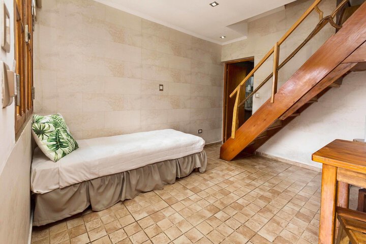 Room 16 of 44