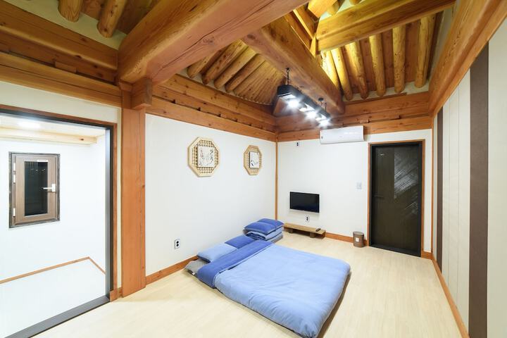 Room 7 of 52