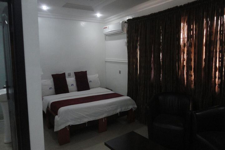 Room 3 of 35