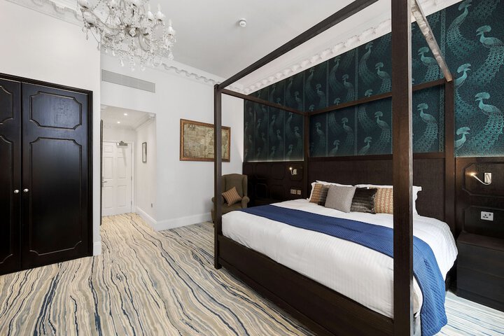 Room 27 of 69