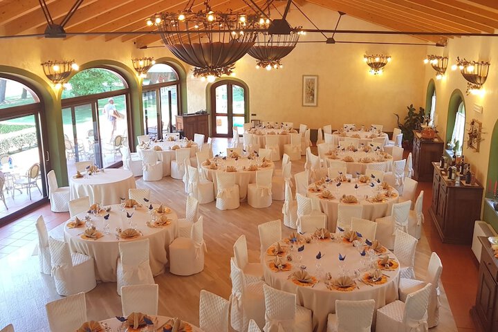 Ballroom/Hall 21 of 32