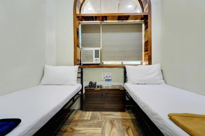 Room 6 of 19