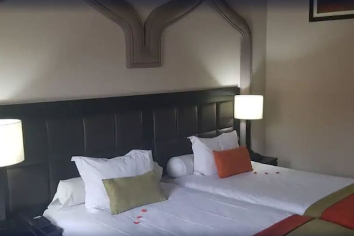 Room 17 of 37