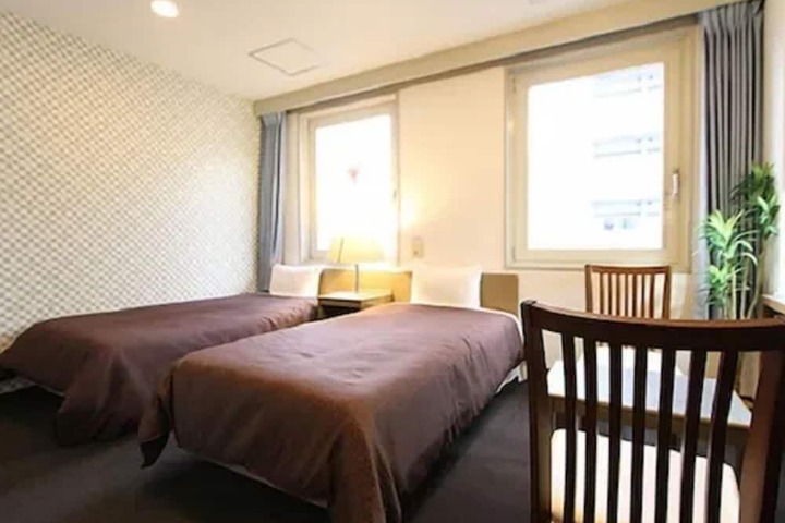 Room 10 of 25