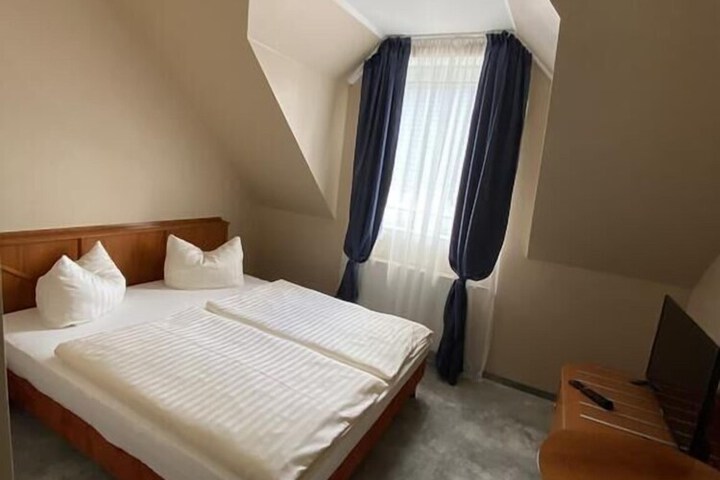 Room 4 of 14