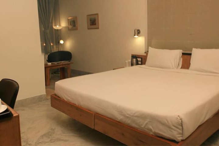 Room 8 of 63