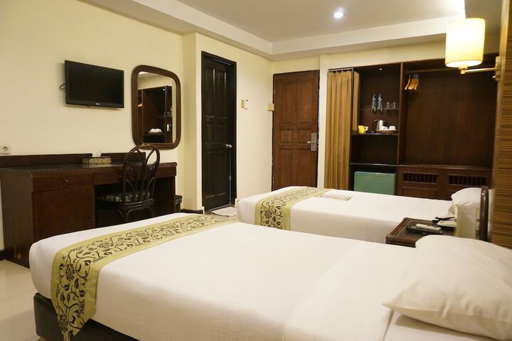 Room 10 of 29