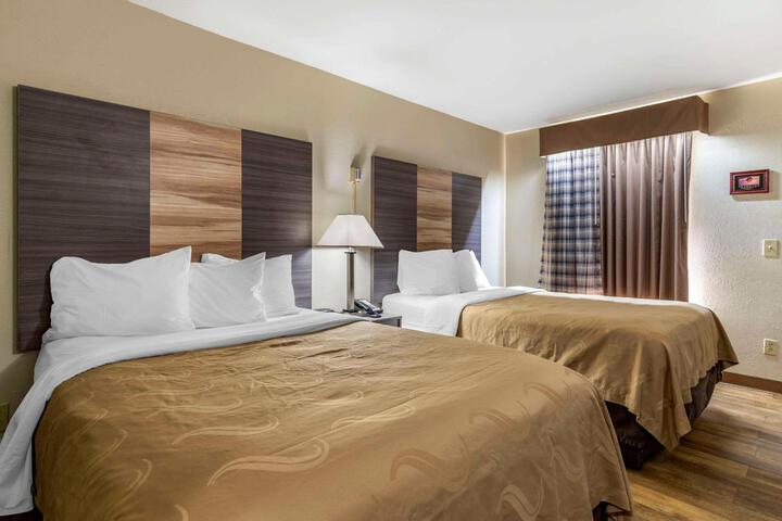 2 Double Beds (12 of 12)