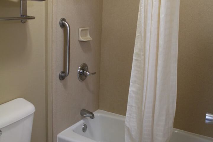 1 King Bed Micfridge (2 of 7)