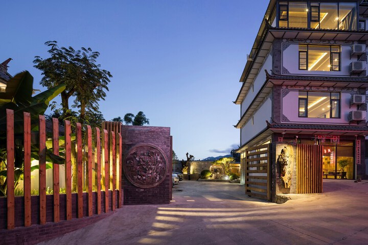 Hotel 6 of 8