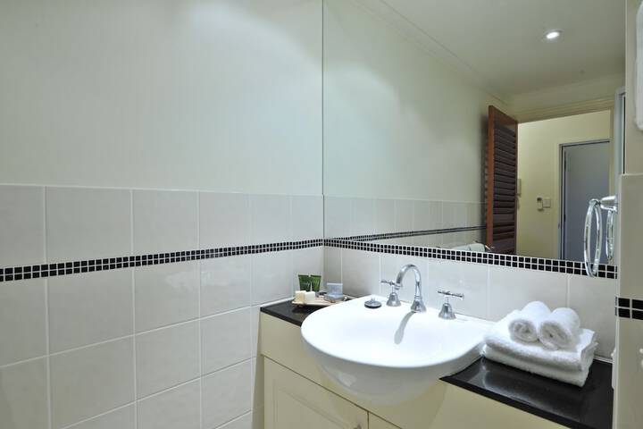 Room 3 of 34
