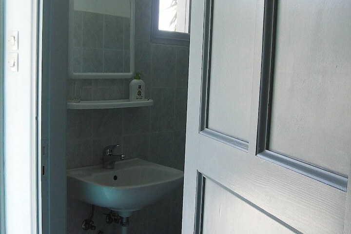 Room 7 of 8