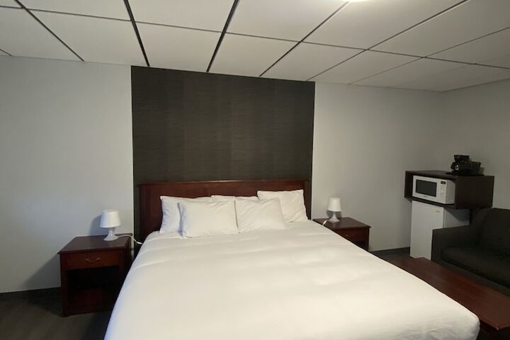 Room 27 of 69
