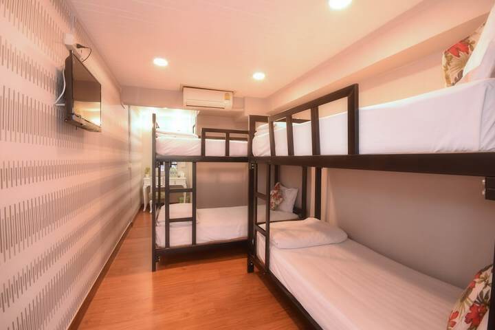 Room 9 of 92