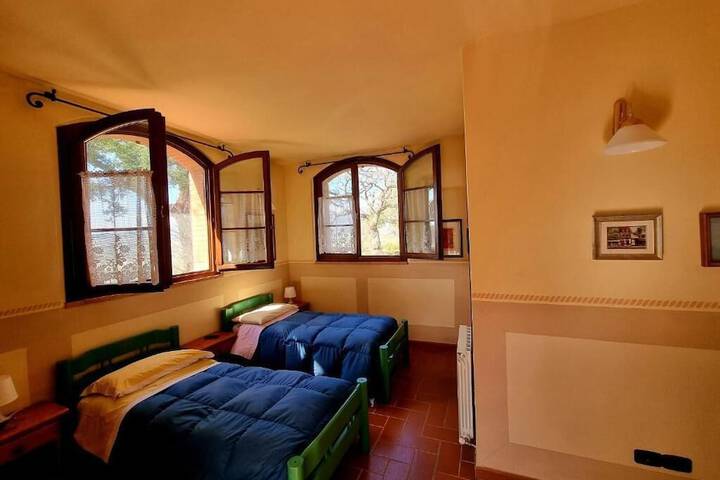 Room 4 of 37