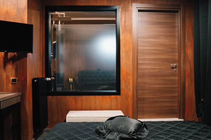 Room 4 of 50