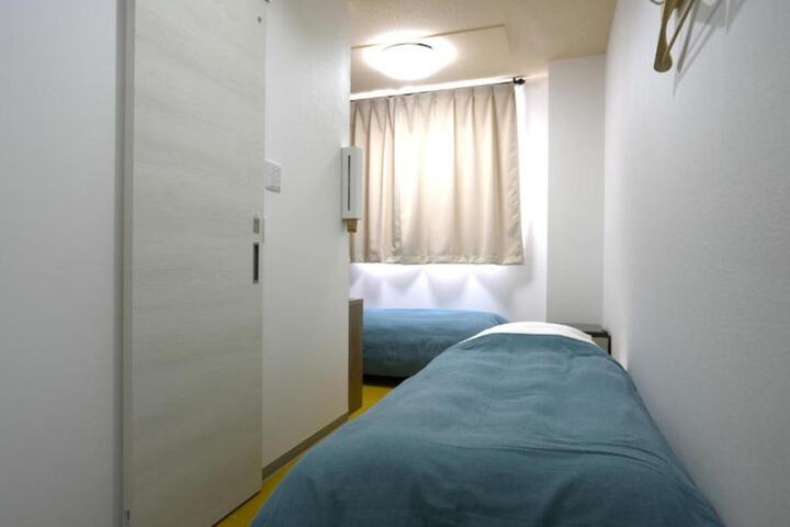 Room 10 of 26