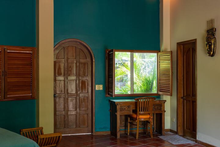 Room 6 of 80