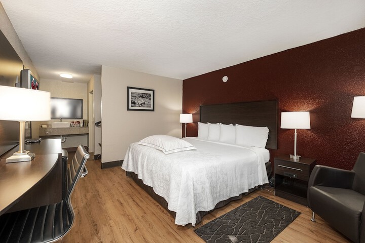 Standard | King Bed (12 of 17)