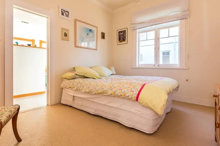 Room 2 of 18