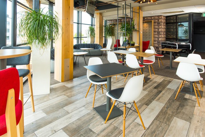 Entrance & Lobby