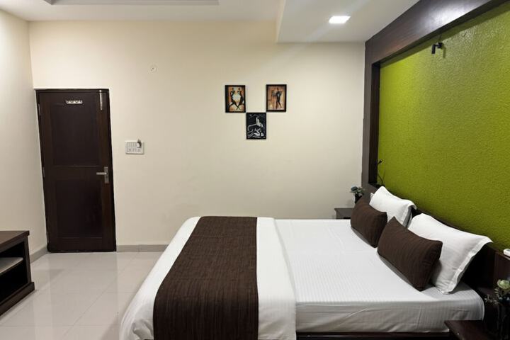 Room 14 of 28