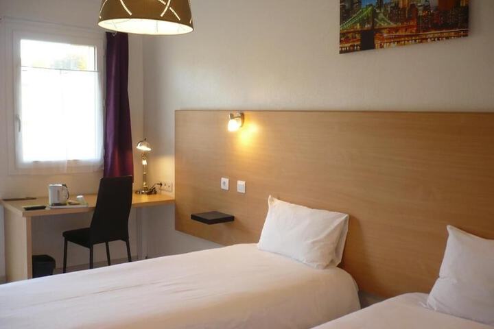 Room 5 of 32