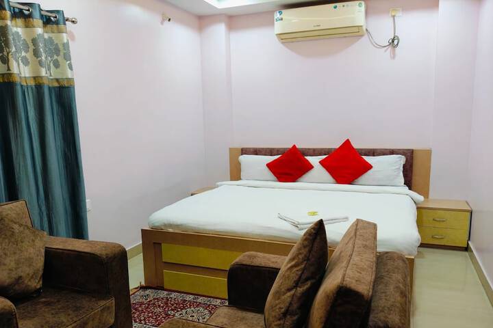 Room 4 of 7