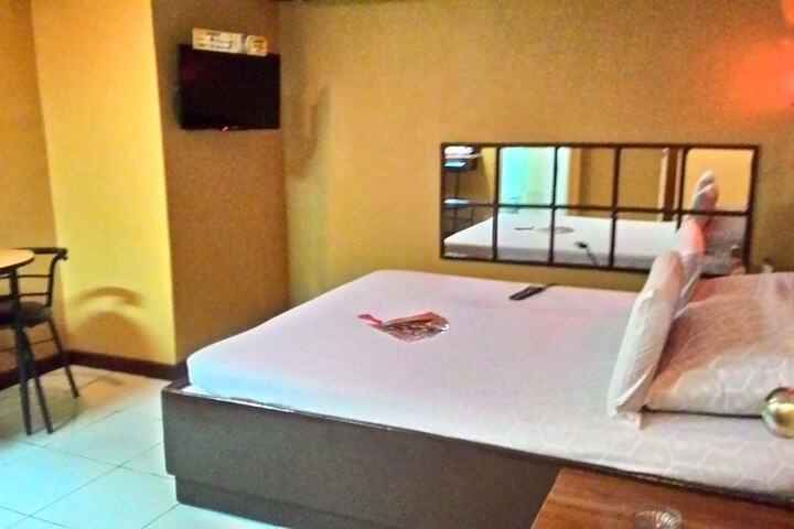 Room 9 of 20