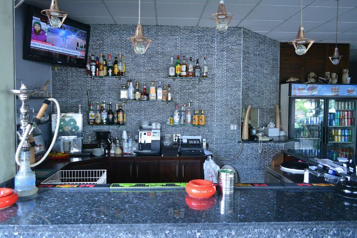 Lounge 16 of 43
