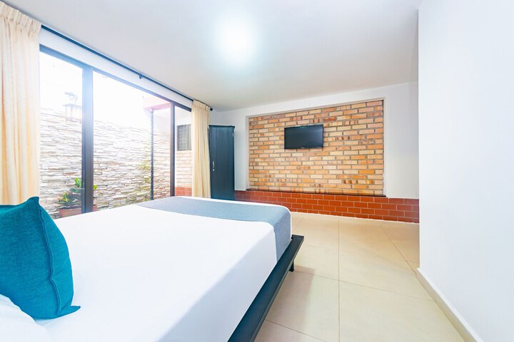 Room 6 of 20