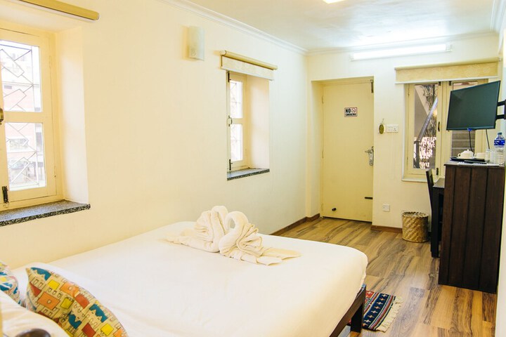 Room 6 of 36
